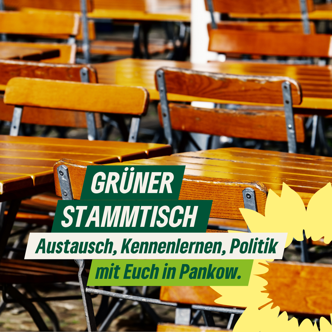 Ein Sharepic mit einem Bild von Biergarten-Bestuhlung und dem Text "Grüner Stammtisch. Austausch, Kennenlernen, Politik mit Euch in Pankow."
