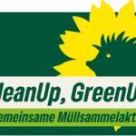 Grafik mit Moosgrünem Hintergrund, darüber der Text "CleanUp, GreenUp. Gemeinsame Müllsammelaktion" und ein Logo der Grünen Berlin mit einer gelben Sonnenblumenblüte, in deren Mitte ein grüner Igel zu erkennen ist"