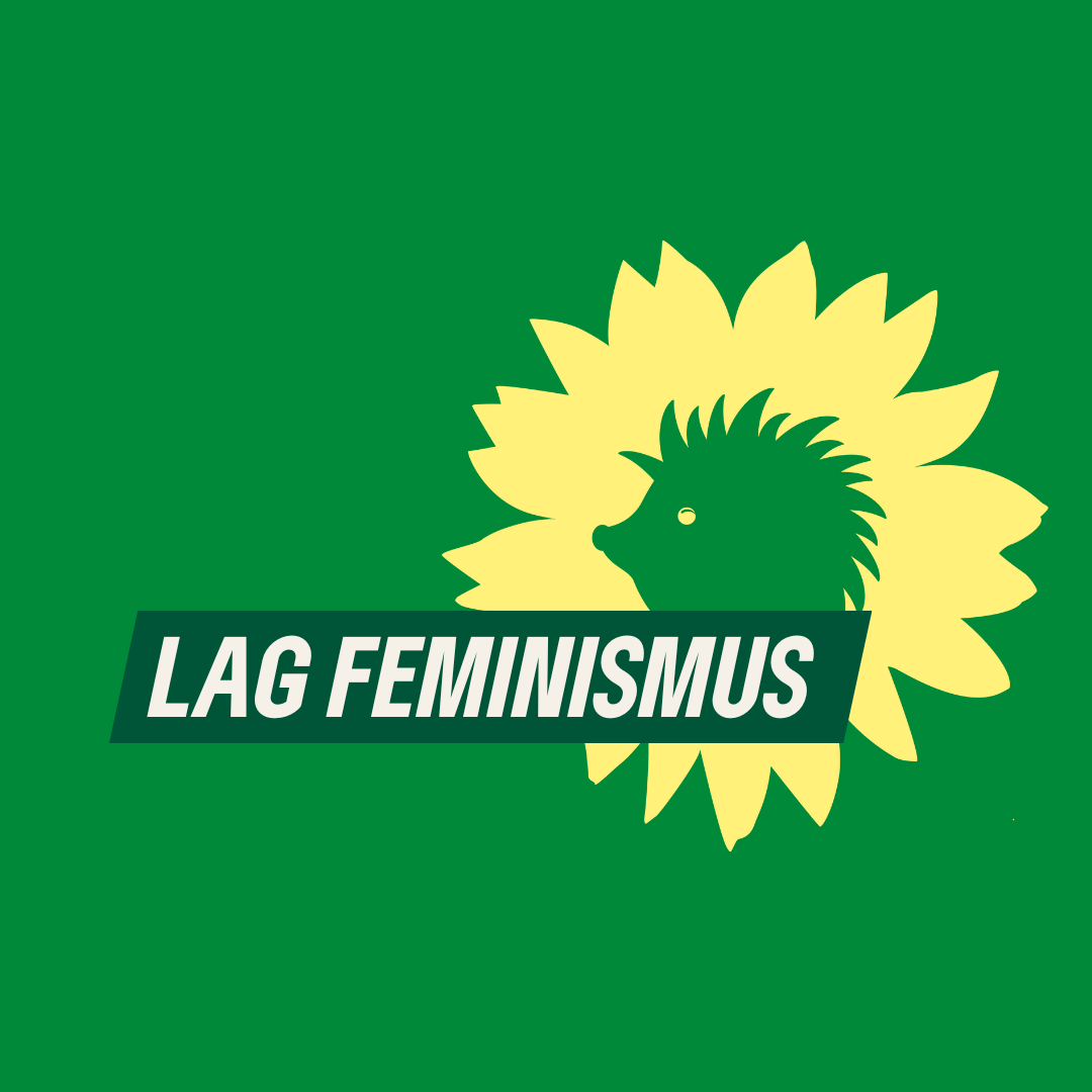 Auf kleegrünem Hintergrund der Text "LAG Feminismus" sowie der Sonnenigel als Bildmarke von B'90/GRÜNE in Berlin.