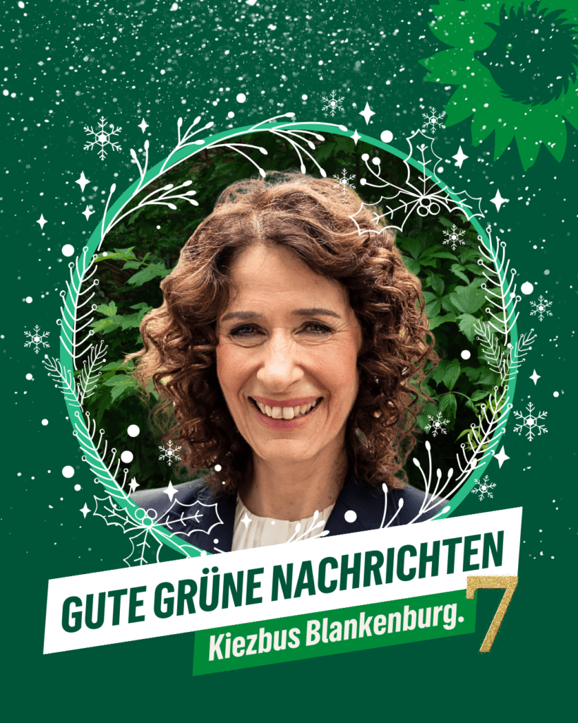 Foto einer Person im weihnachtlich gestalteten bündnisgrünen Rahmen mit Schneeflocken und Blätterornamenten. Es ist Bettina Jarasch. Darunter der Text: ‚Gute Grüne Nachrichten – Kiezbus Blankenburg. 7‘ sowie das Logo mit der Sonnenblume und Igel-Silhouette von B’90/GRÜNE Berlin.